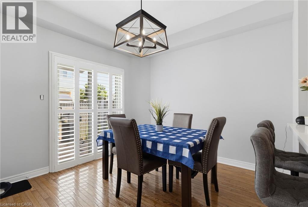 2092 English Crescent Property Photo 11
