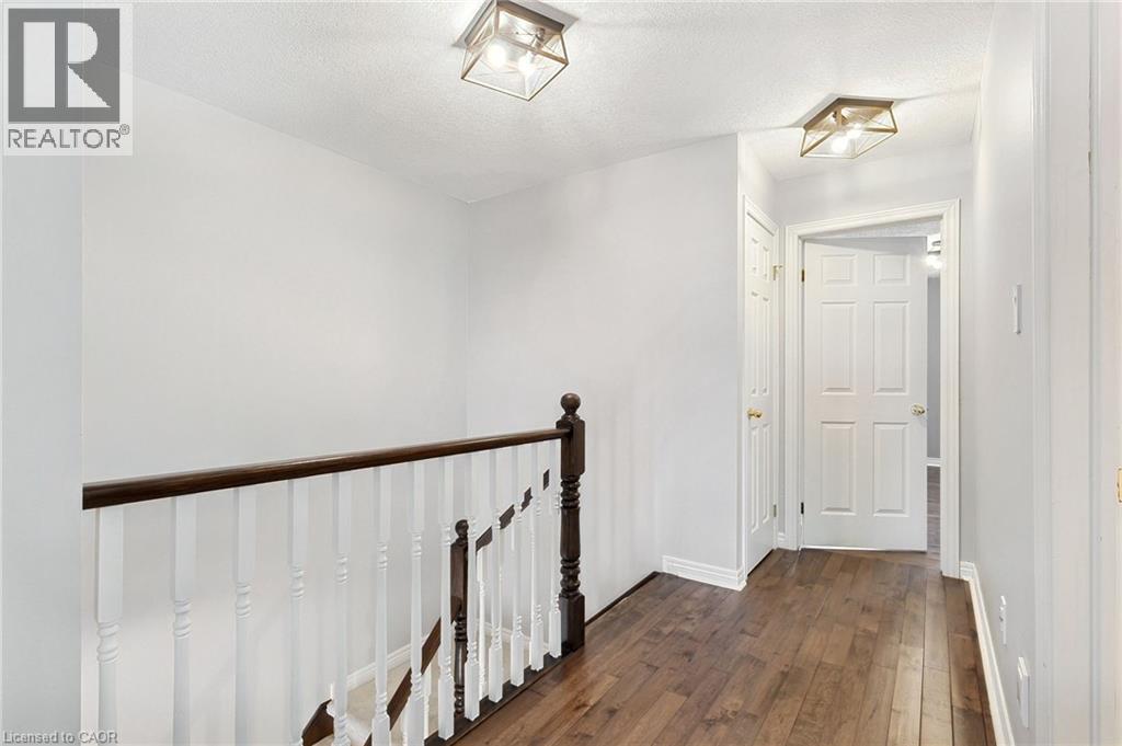2092 English Crescent Property Photo 12