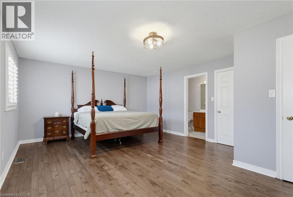 2092 English Crescent Property Photo 13