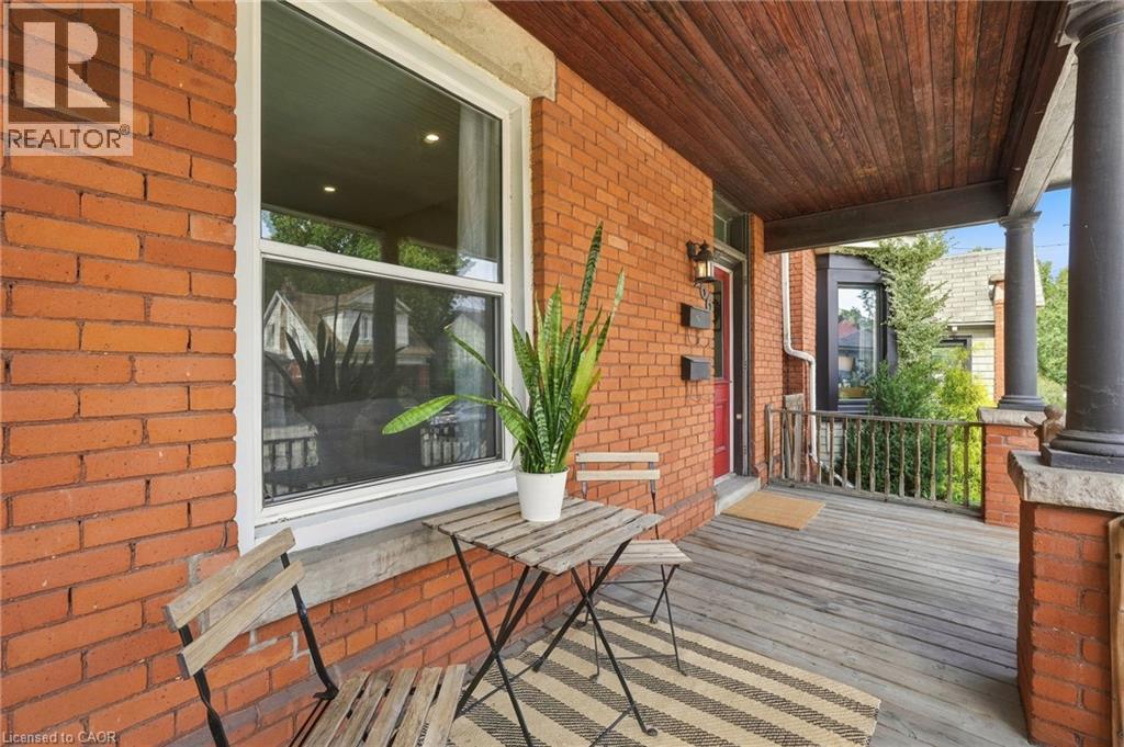 166 Emerald Street S Property Photo 3