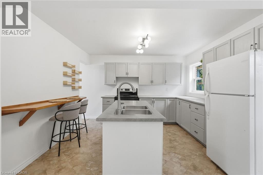 166 Emerald Street S Property Photo 12