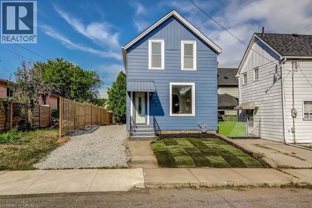533 Catharine Street N Property Photo 1