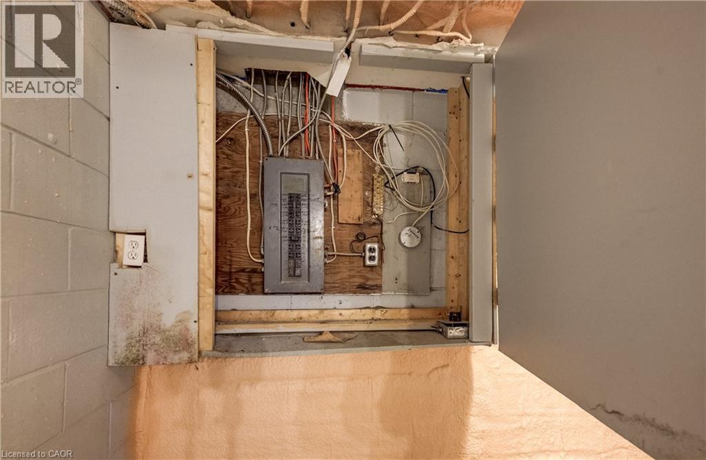 1118 King Street E Property Photo 30