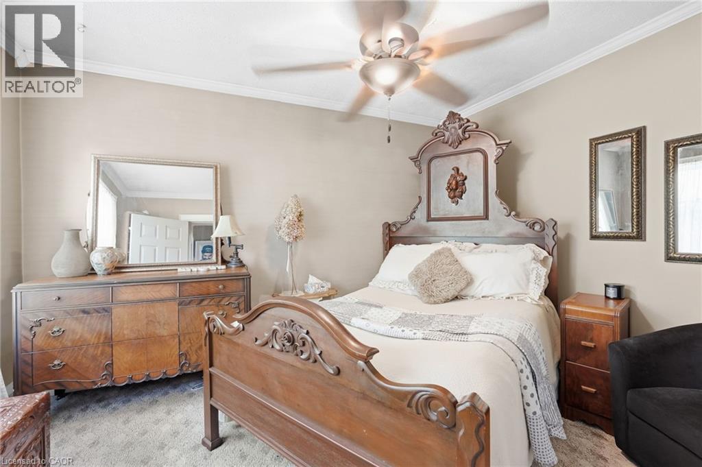 33 Tuxedo Avenue S Property Photo 11