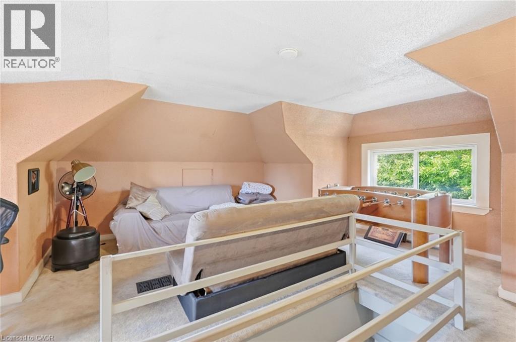 33 Tuxedo Avenue S Property Photo 13