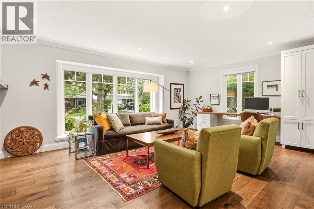 387 Valanna Crescent Property Photo 8