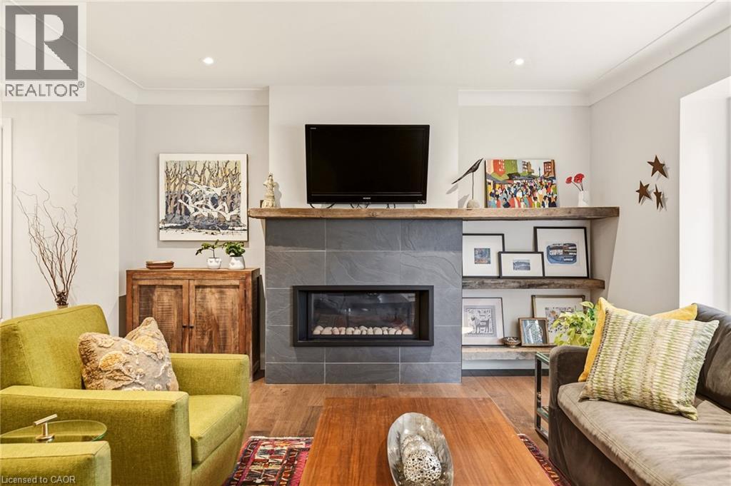 387 Valanna Crescent Property Photo 11