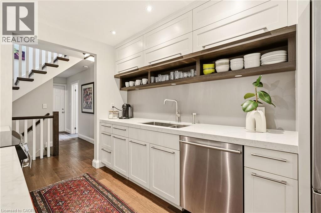 387 Valanna Crescent Property Photo 14