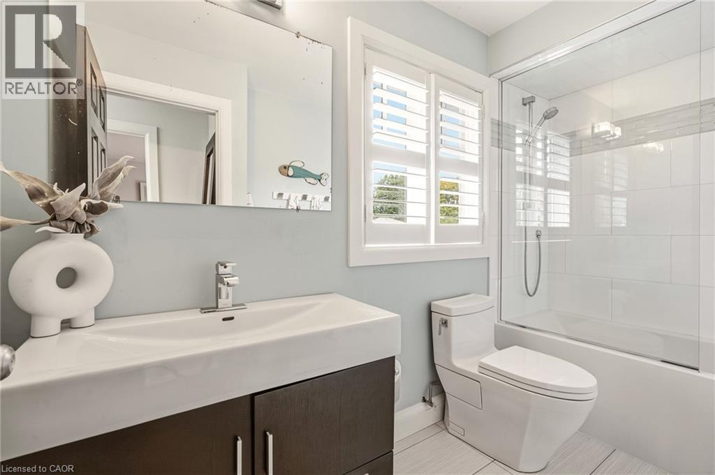 387 Valanna Crescent Property Photo 21