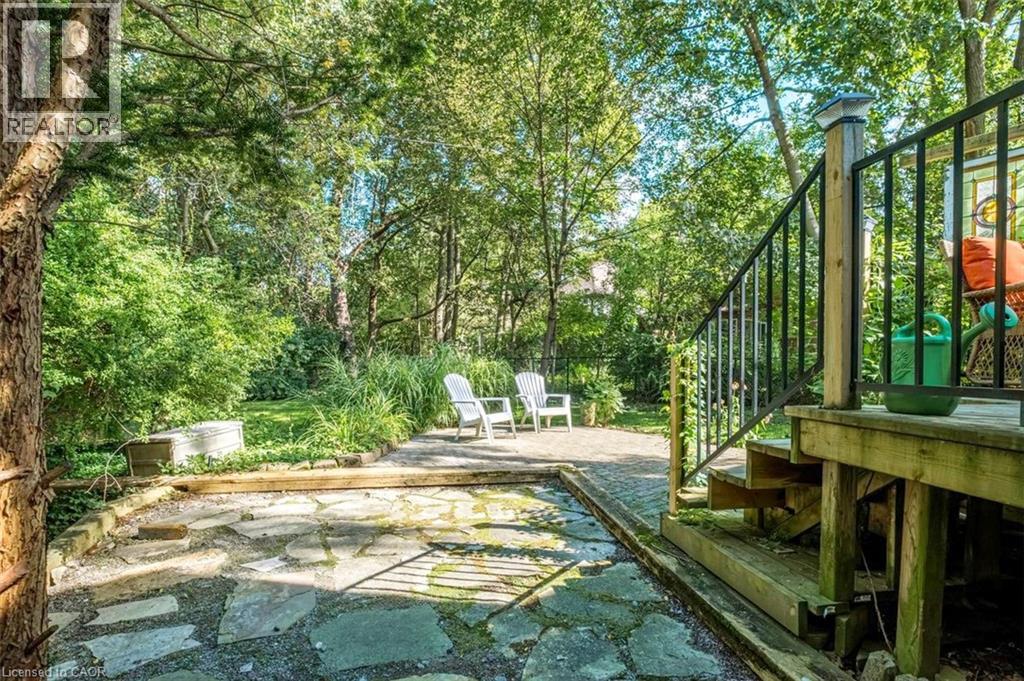 18 Forsyth Avenue N Property Photo 3