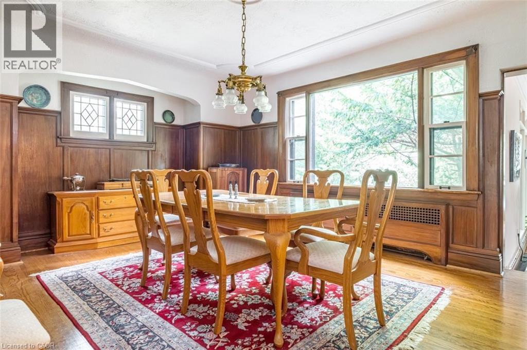 18 Forsyth Avenue N Property Photo 12
