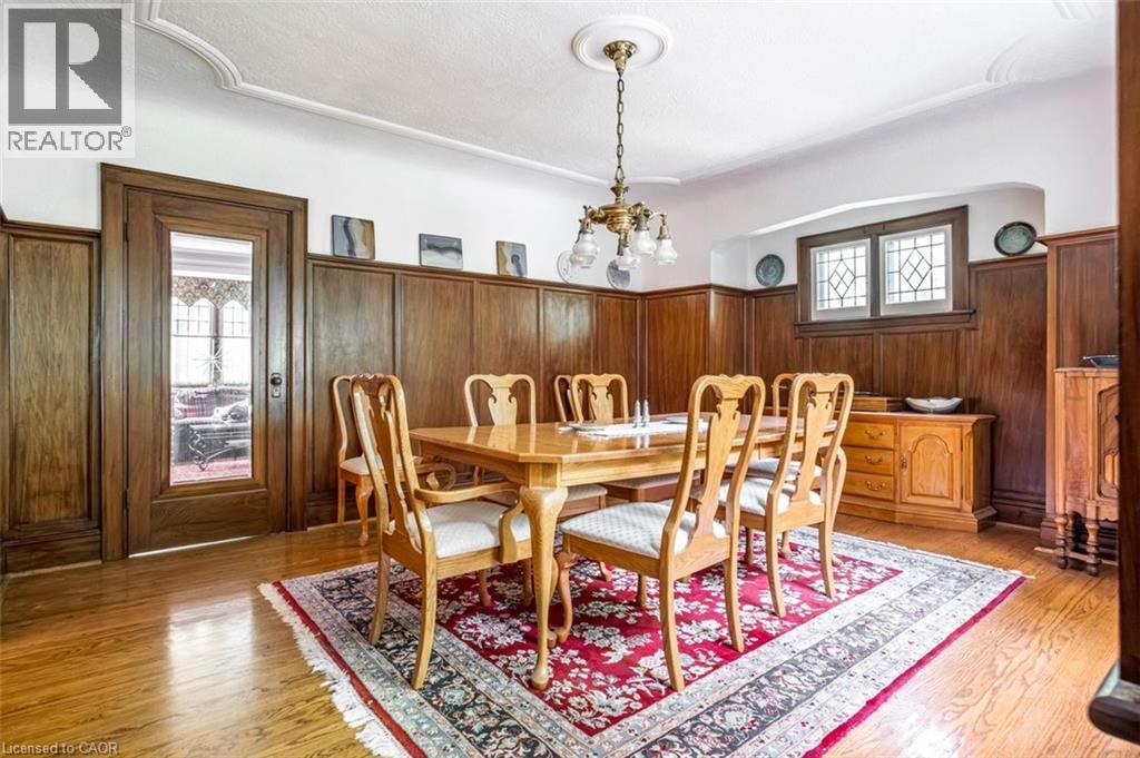 18 Forsyth Avenue N Property Photo 13