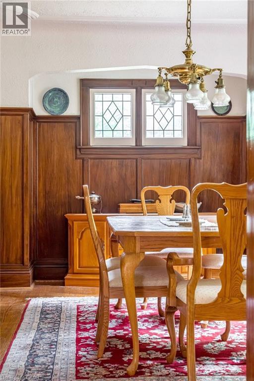 18 Forsyth Avenue N Property Photo 14
