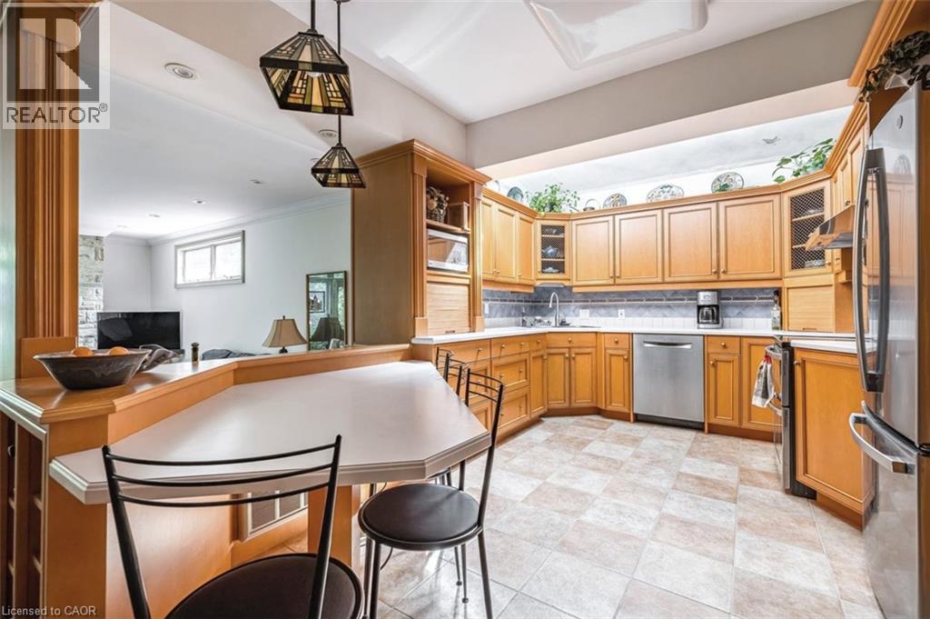 18 Forsyth Avenue N Property Photo 19