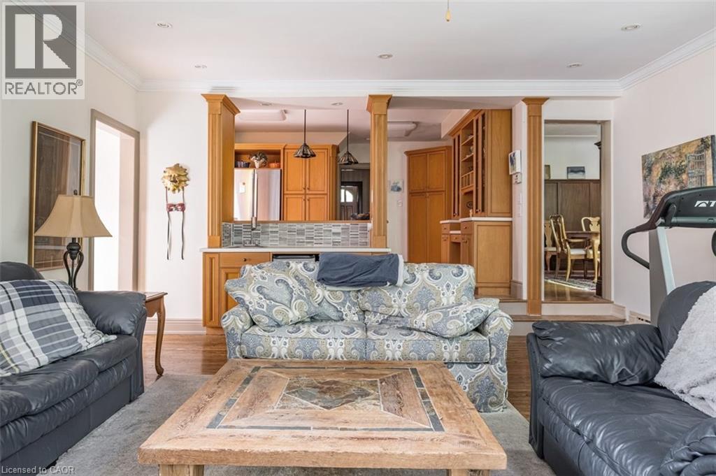 18 Forsyth Avenue N Property Photo 22