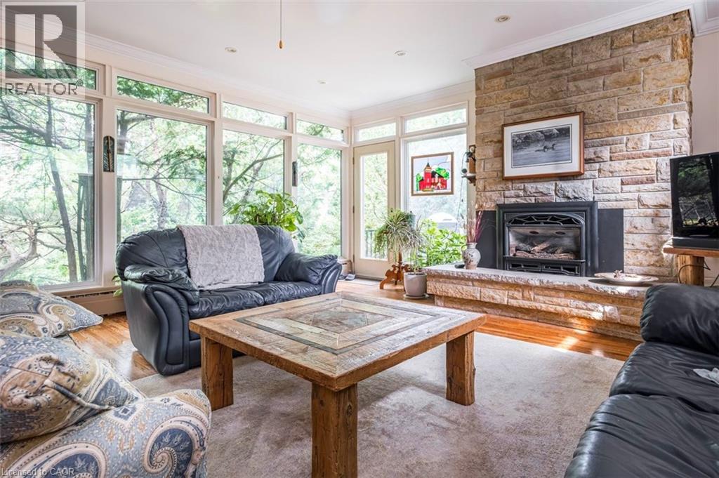 18 Forsyth Avenue N Property Photo 23
