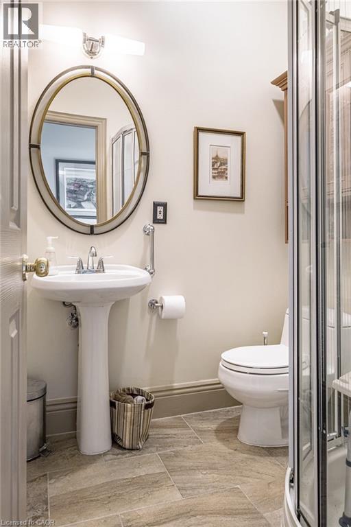 18 Forsyth Avenue N Property Photo 28