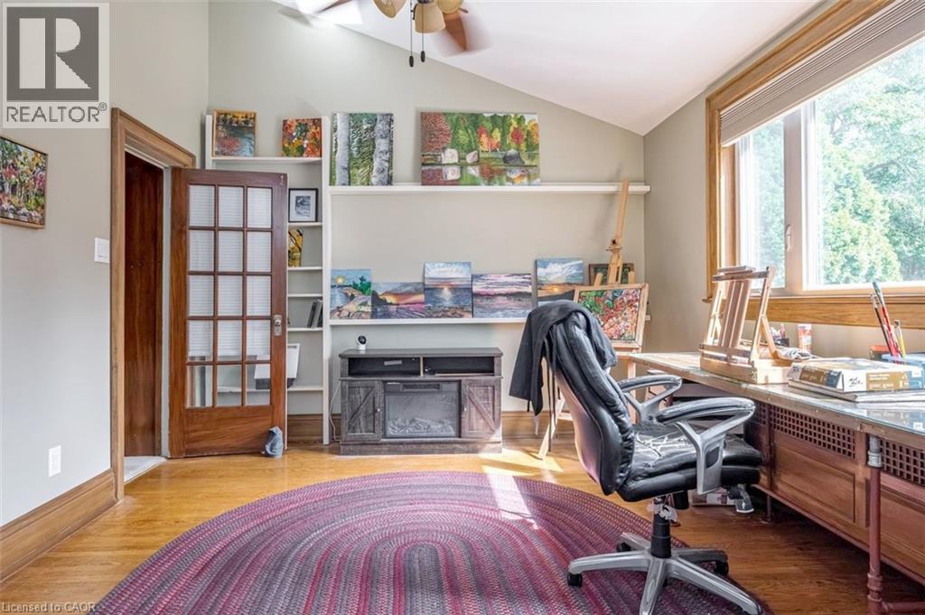 18 Forsyth Avenue N Property Photo 32
