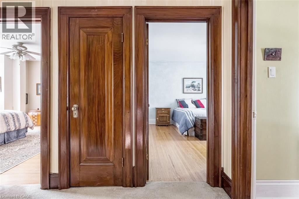 18 Forsyth Avenue N Property Photo 33