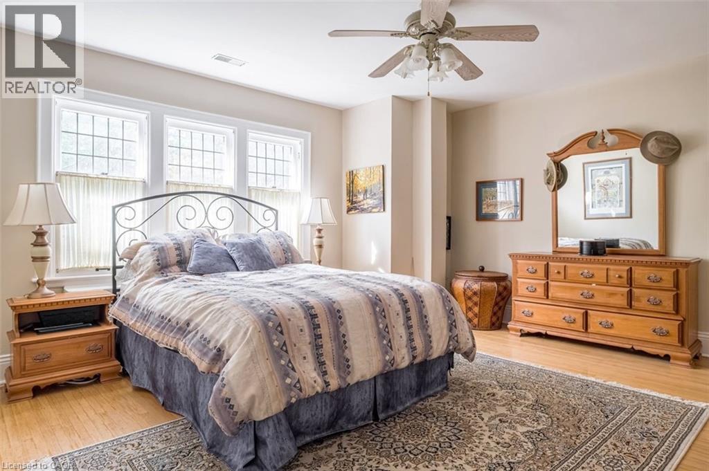 18 Forsyth Avenue N Property Photo 35