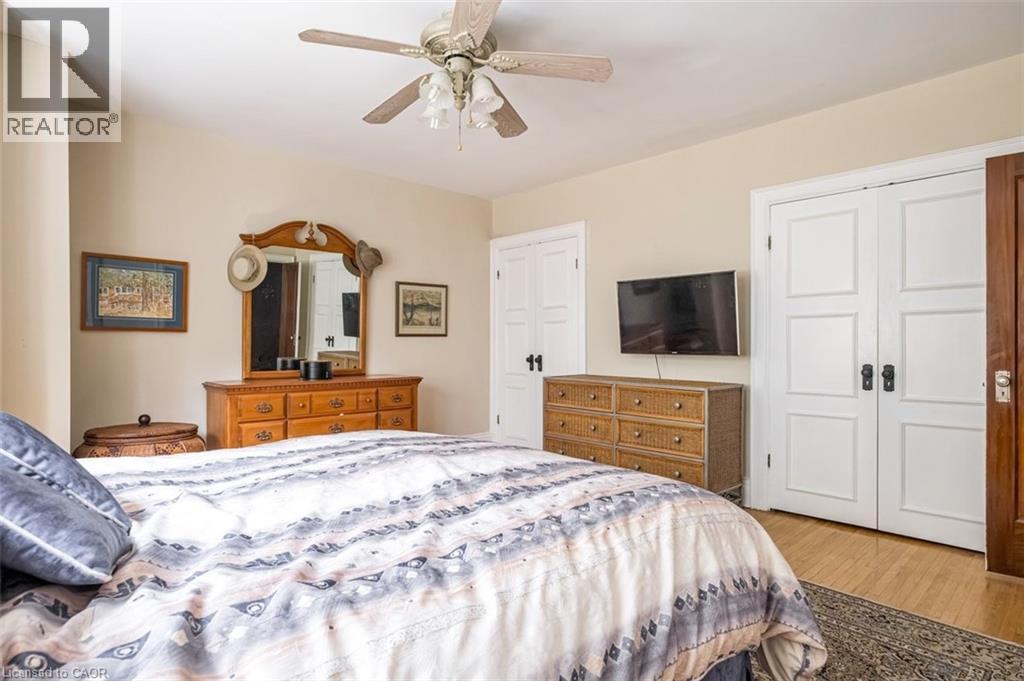 18 Forsyth Avenue N Property Photo 36