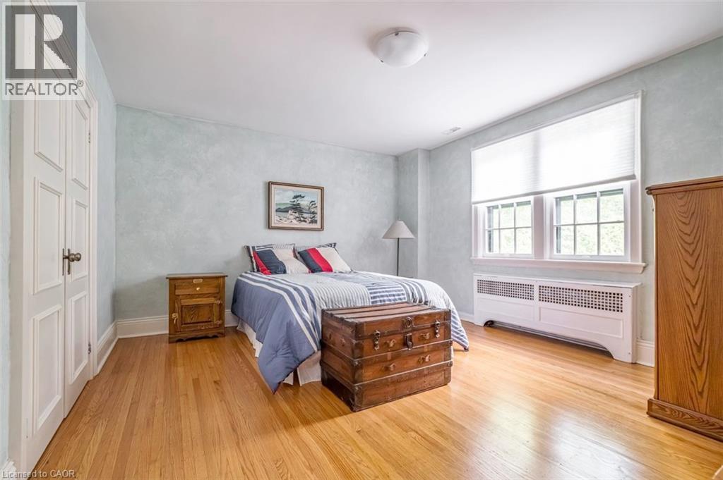 18 Forsyth Avenue N Property Photo 38