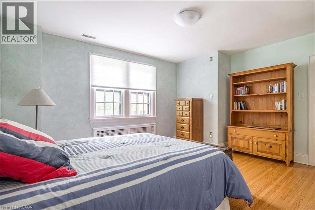 18 Forsyth Avenue N Property Photo 39
