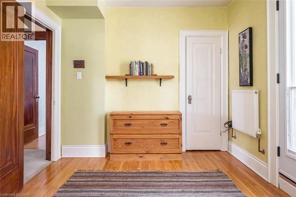 18 Forsyth Avenue N Property Photo 41