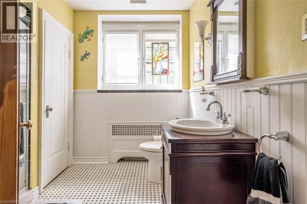 18 Forsyth Avenue N Property Photo 42