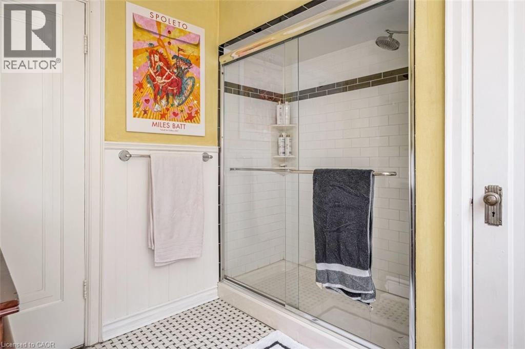18 Forsyth Avenue N Property Photo 43