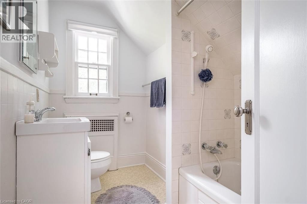 18 Forsyth Avenue N Property Photo 47