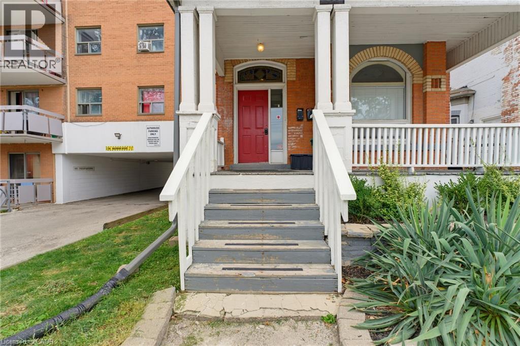 113 Wentworth Street S Property Photo 3