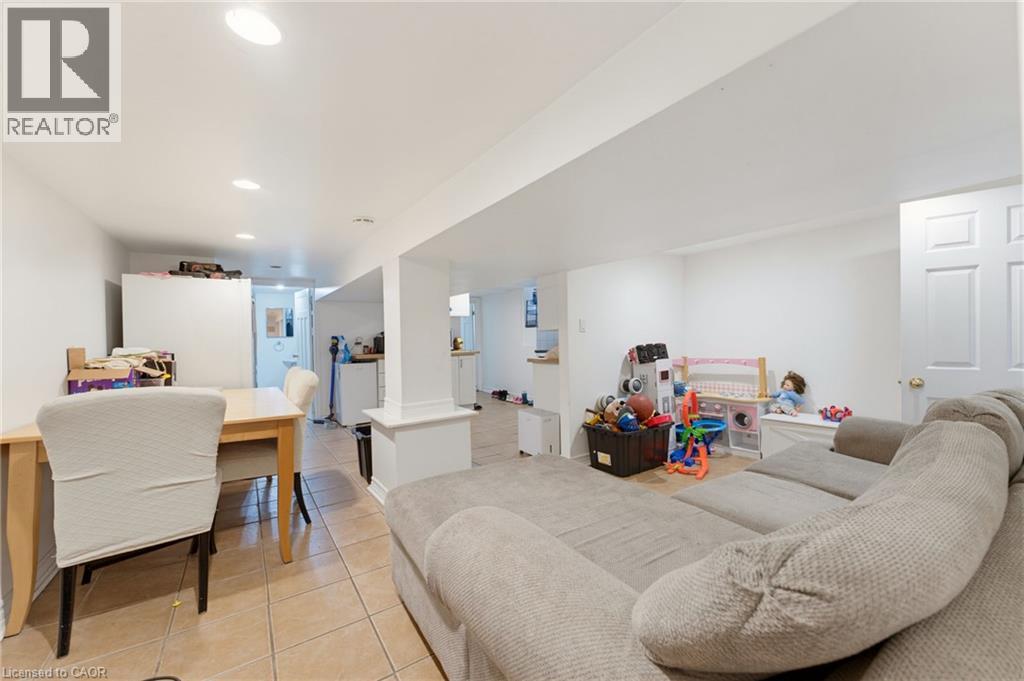 113 Wentworth Street S Property Photo 37