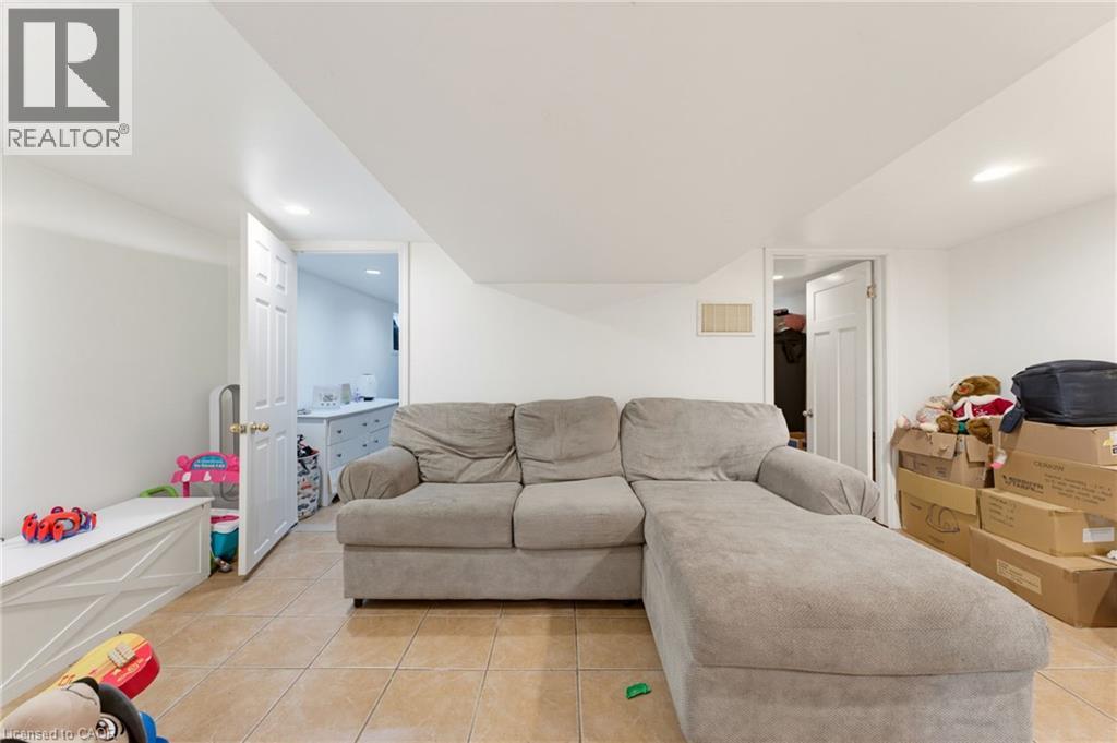 113 Wentworth Street S Property Photo 38