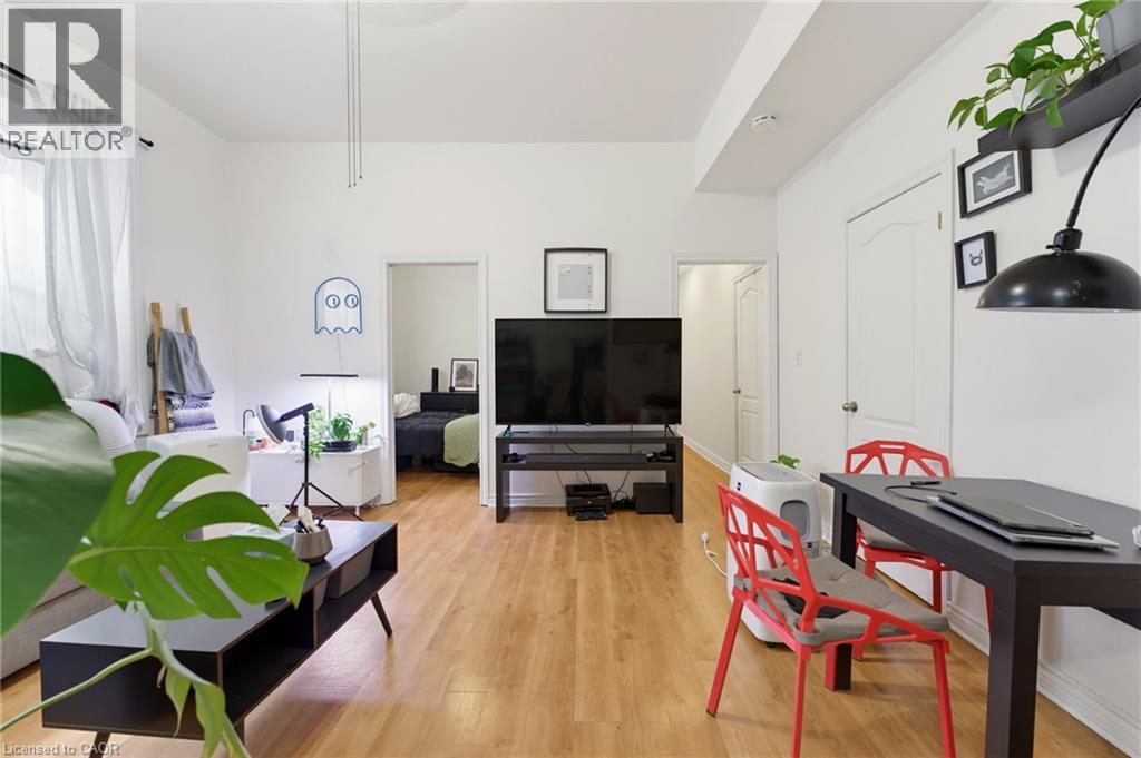 113 Wentworth Street S Property Photo 8