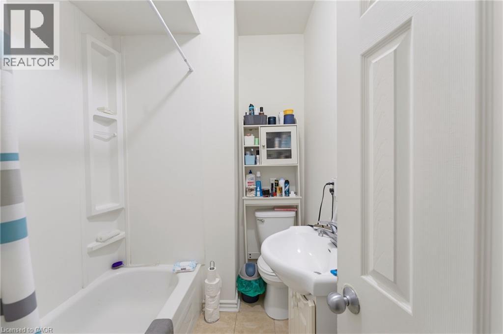 113 Wentworth Street S Property Photo 22