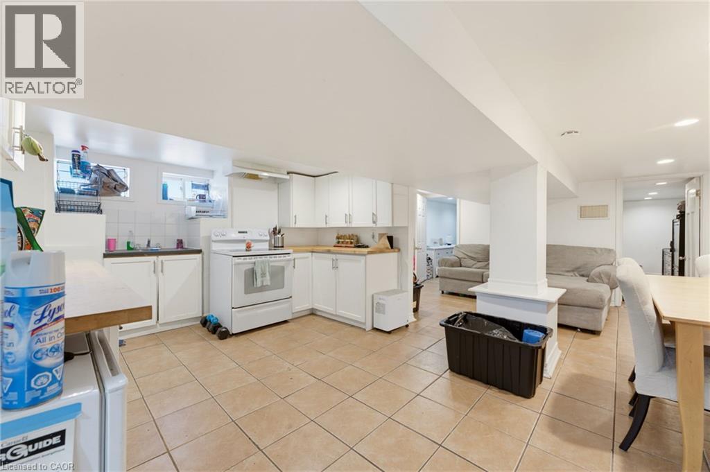 113 Wentworth Street S Property Photo 36