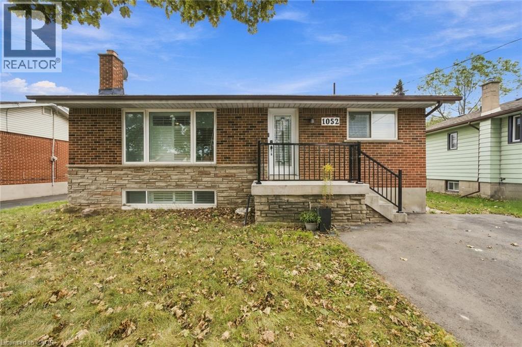 1052 Fennell Avenue E Unit# Lower Photo de la propriété 1