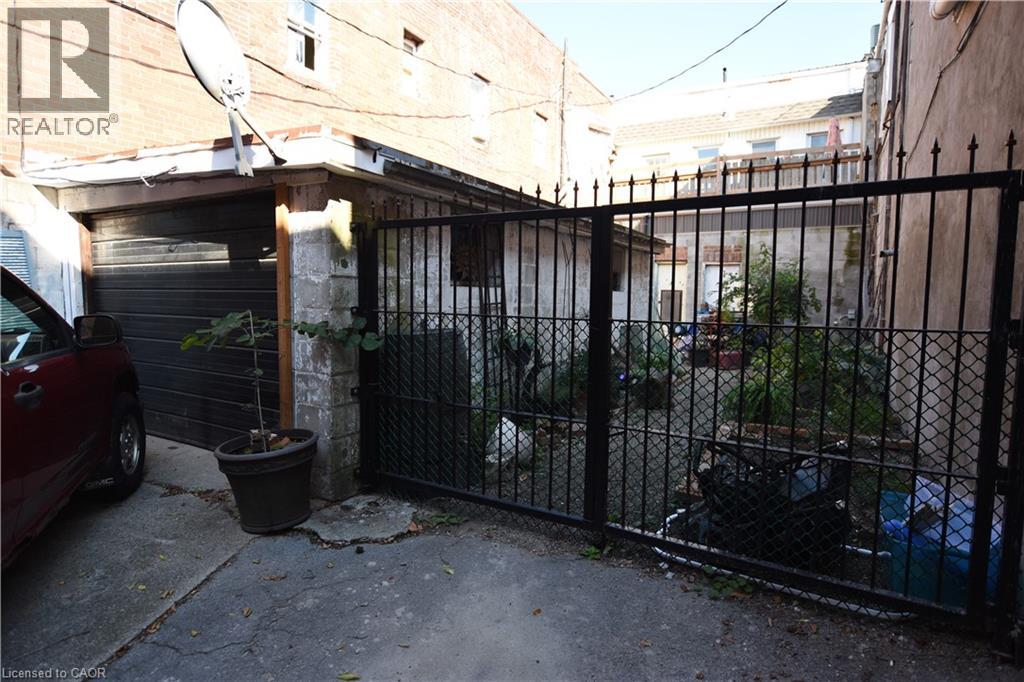 40 & 42 Robinson Street Property Photo 10