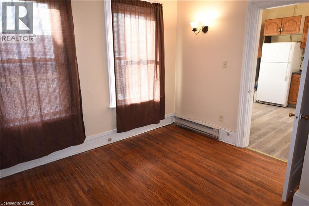 40 & 42 Robinson Street Property Photo 15