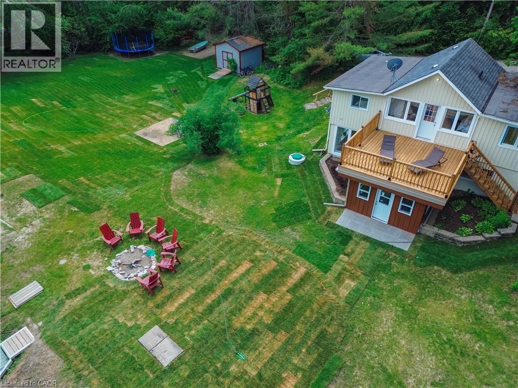 11 Side Road Property Photo 6
