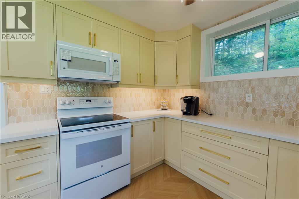 11 Side Road Property Photo 22