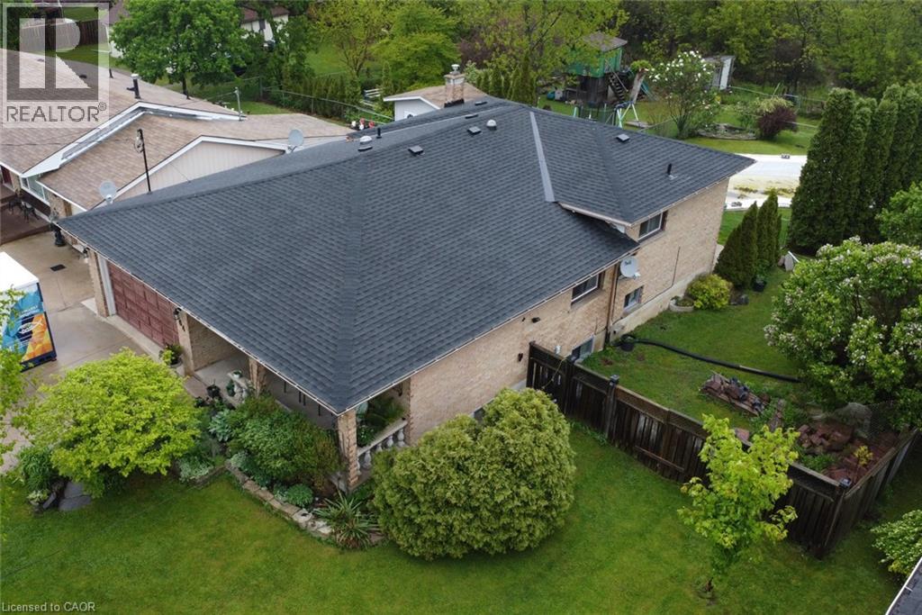 64 Winnett Street N Property Photo 1
