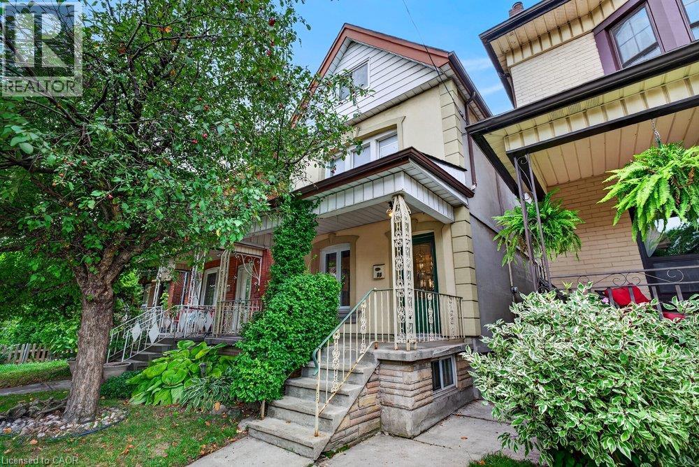 23 GARFIELD Avenue N Property Photo 1