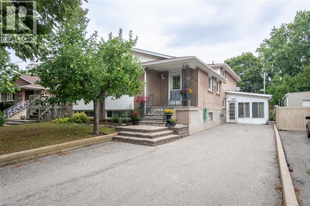 1237 Redbank Crescent Property Photo 1