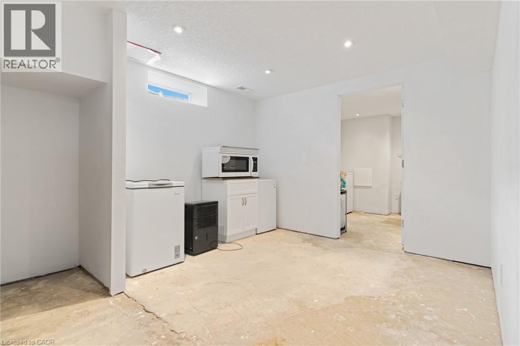 63 Cedarhill Crescent Property Photo 26