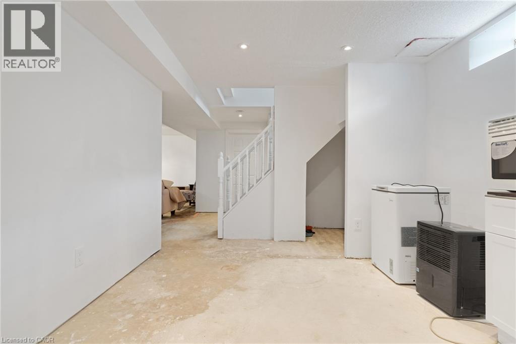 63 Cedarhill Crescent Property Photo 28