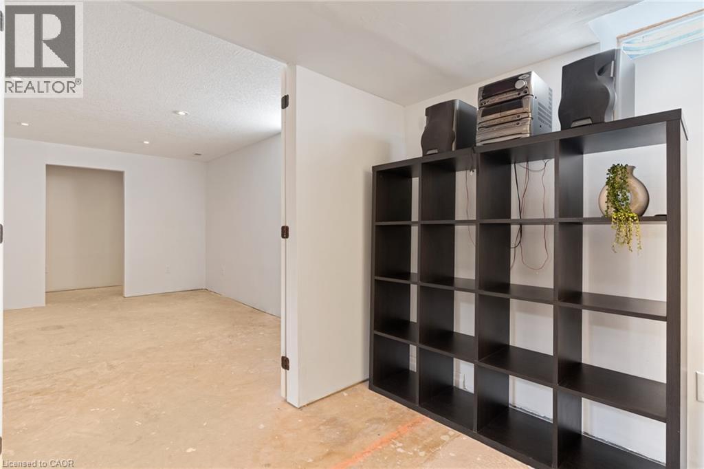 63 Cedarhill Crescent Property Photo 32