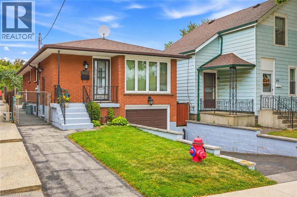 137 Picton Street E Property Photo 1