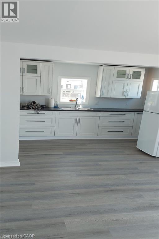 14 Pike Street Property Photo 7